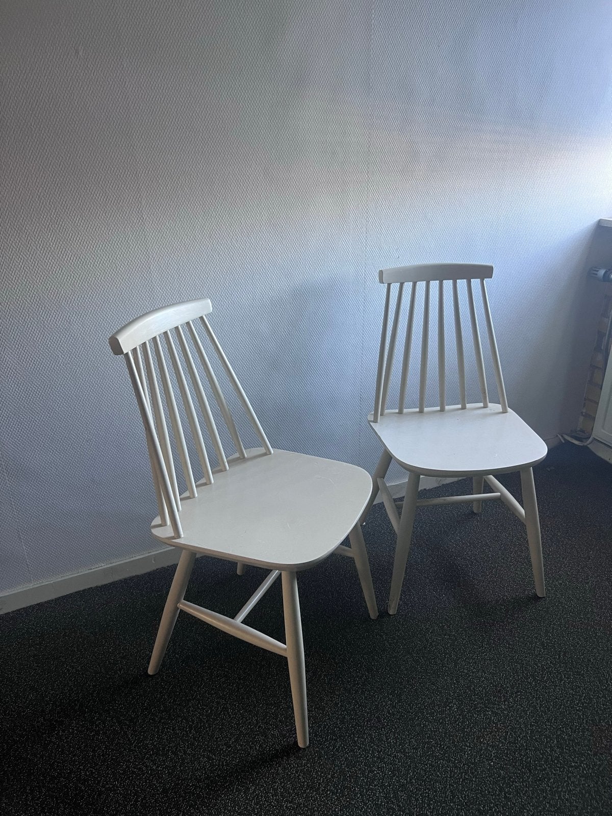 Set van 2 vintage Radomsko spijlen stoelen, wit, Huis en Inrichting, Ophalen, Gebruikt, Twee, Wit