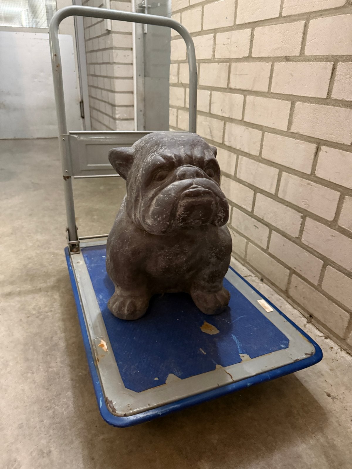 Decoratief Kunststof Beeld Bulldog, Antiek en Kunst, Ophalen, Weerbestendig, Kunststof, Zoogdier