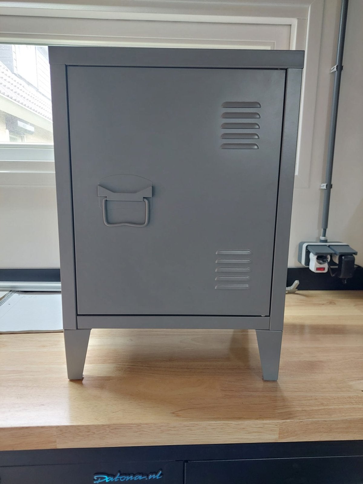 Grijs metalen locker kastje met 1plank, Ophalen, Gebruikt