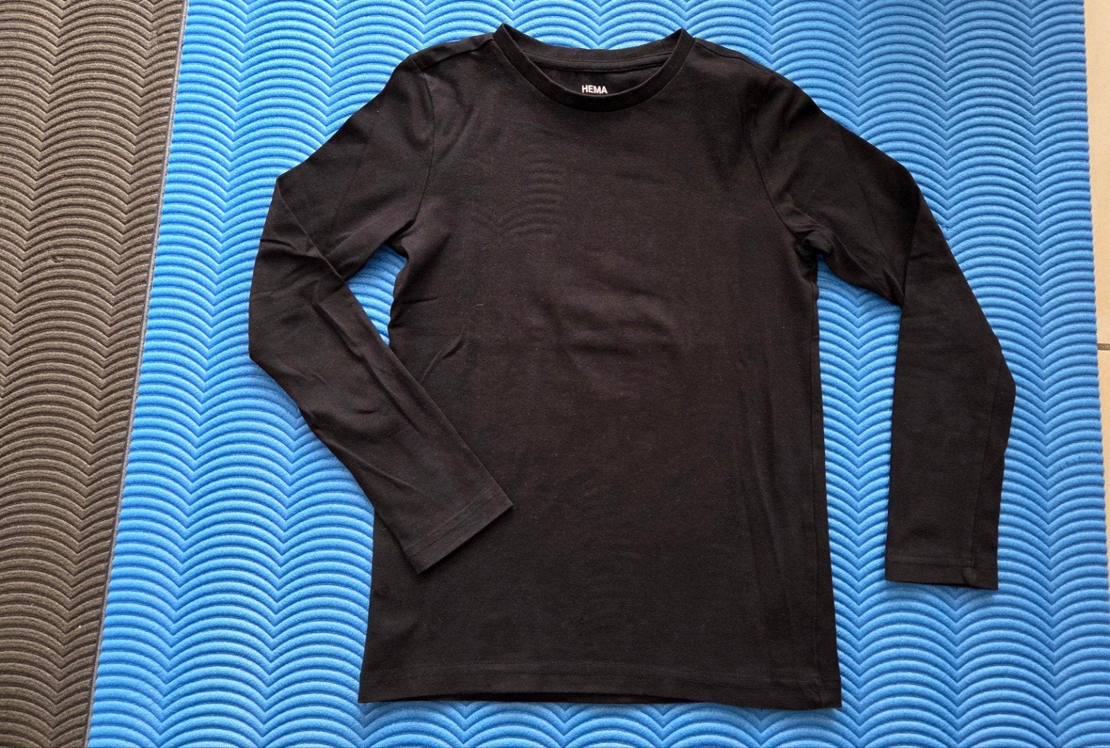 Zwart Hema shirtje lange mouwen, maat 122/128, Kinderen en Baby's, Kinderkleding | Maat 122, Gebruikt, Jongen of Meisje, Ophalen of Verzenden