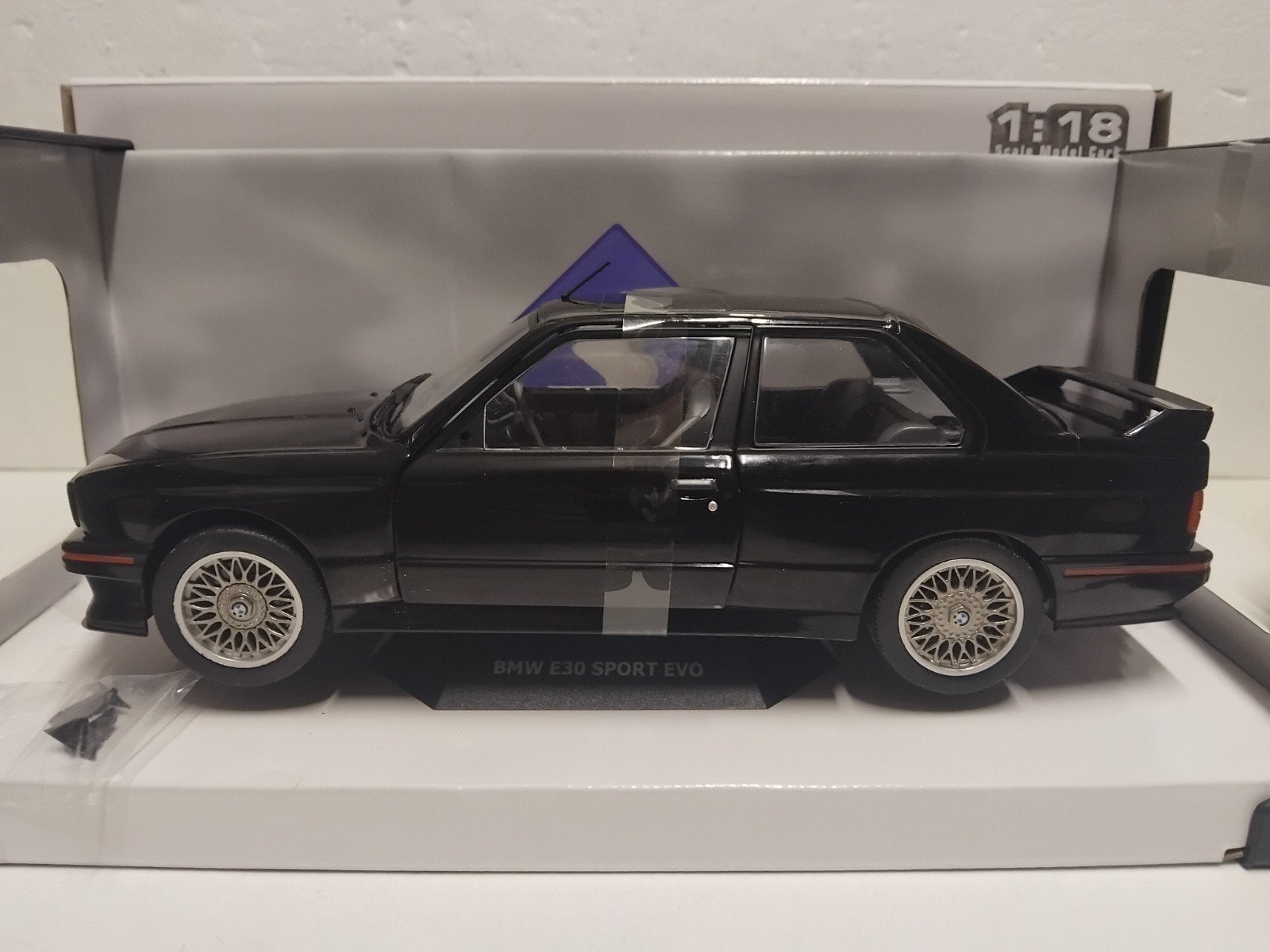 BMW M3 E30 Sport Evolution  black Solid metal 1:18 KRD, Ophalen of Verzenden, Zo goed als nieuw, Auto, Overige merken
