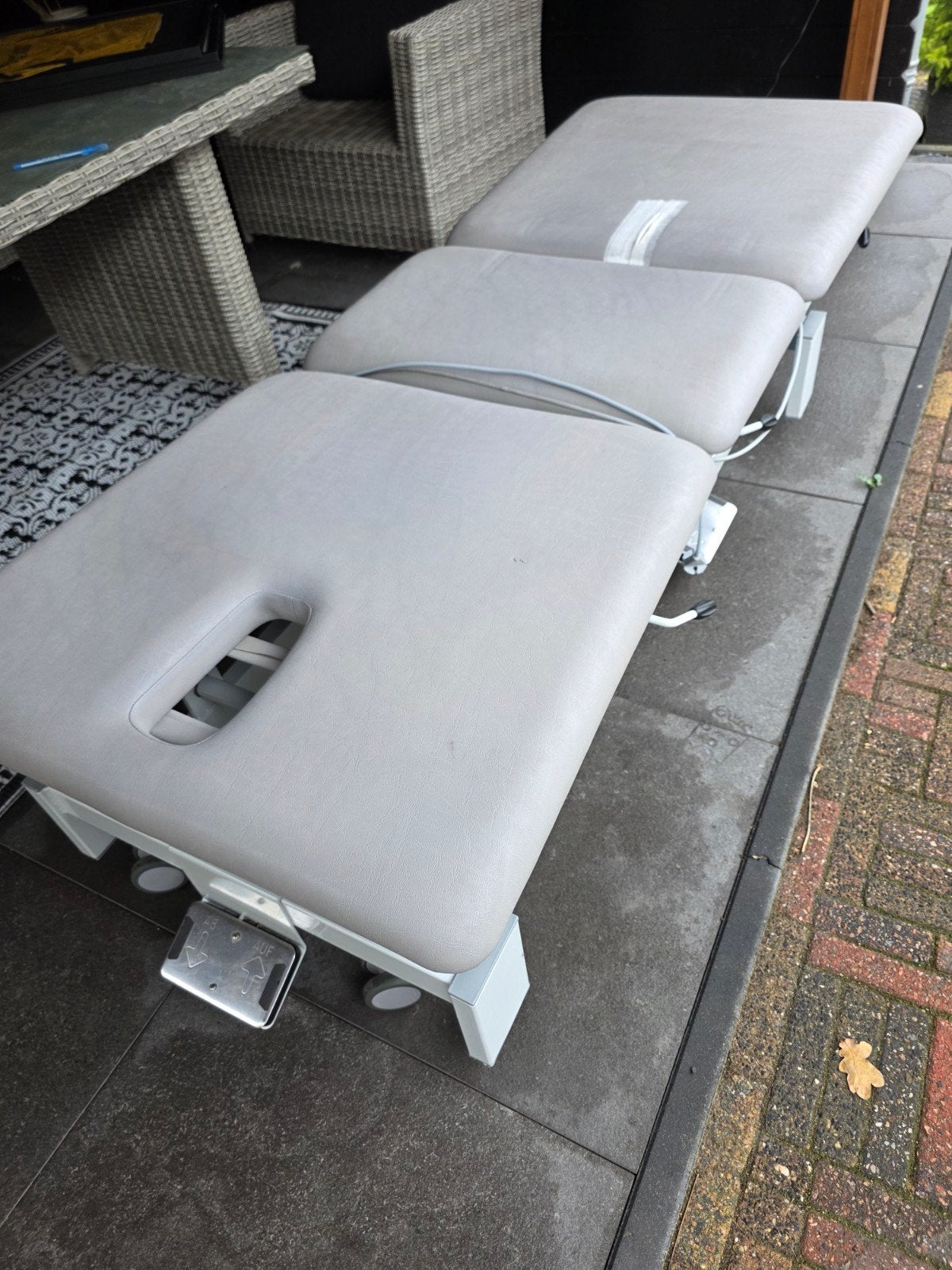Elektrisch verstelbare massagetafel, Ophalen, Gebruikt, Massagetafel