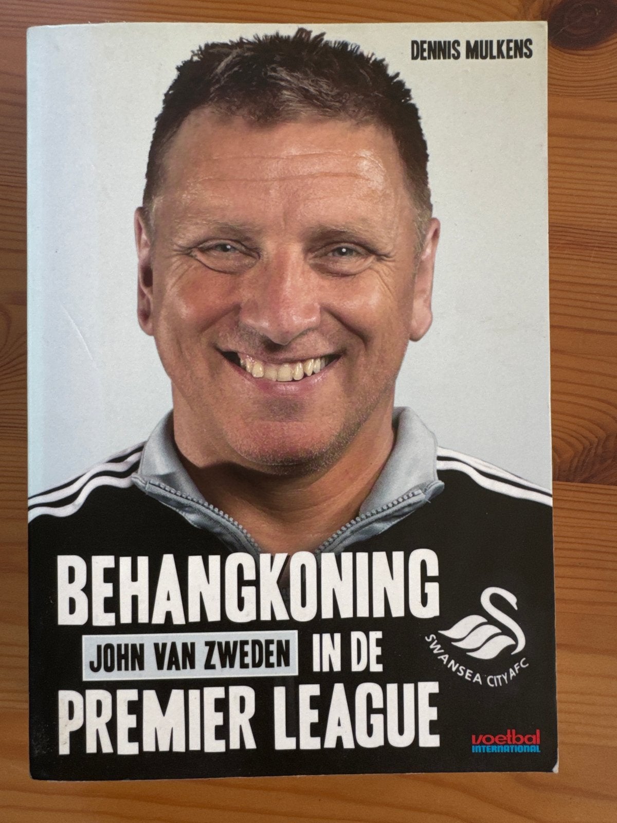 Boek: Behangkoning John van Zweden in de Premier League, Ophalen of Verzenden, Gelezen, Overige sporten