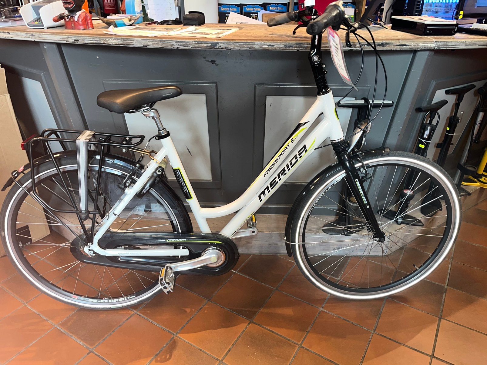 MERIDA FREESPORT 8 51 cm ALU frame 8 speed Nexus Z.G.A.N., 53 tot 56 cm, Velgrem, Laan van Westenenk 102 7336 AZ Apeldoorn, Handrem