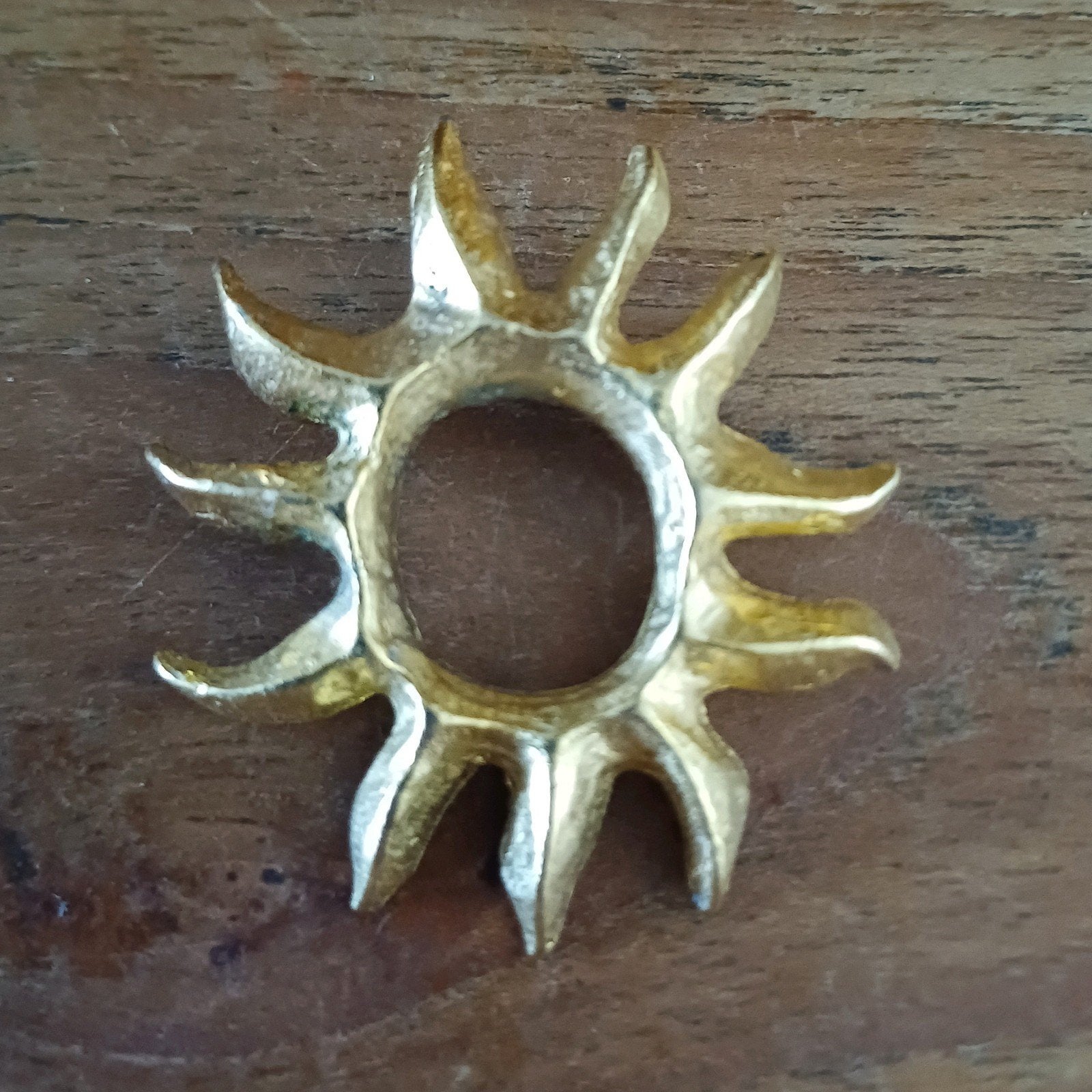 Lancôme Paris Broche - Vintage Zon Design, Overige materialen, 4 tot 7 cm, Gebruikt, 29 Rue du Faubourg Saint-Honoré, 75008 Paris, France