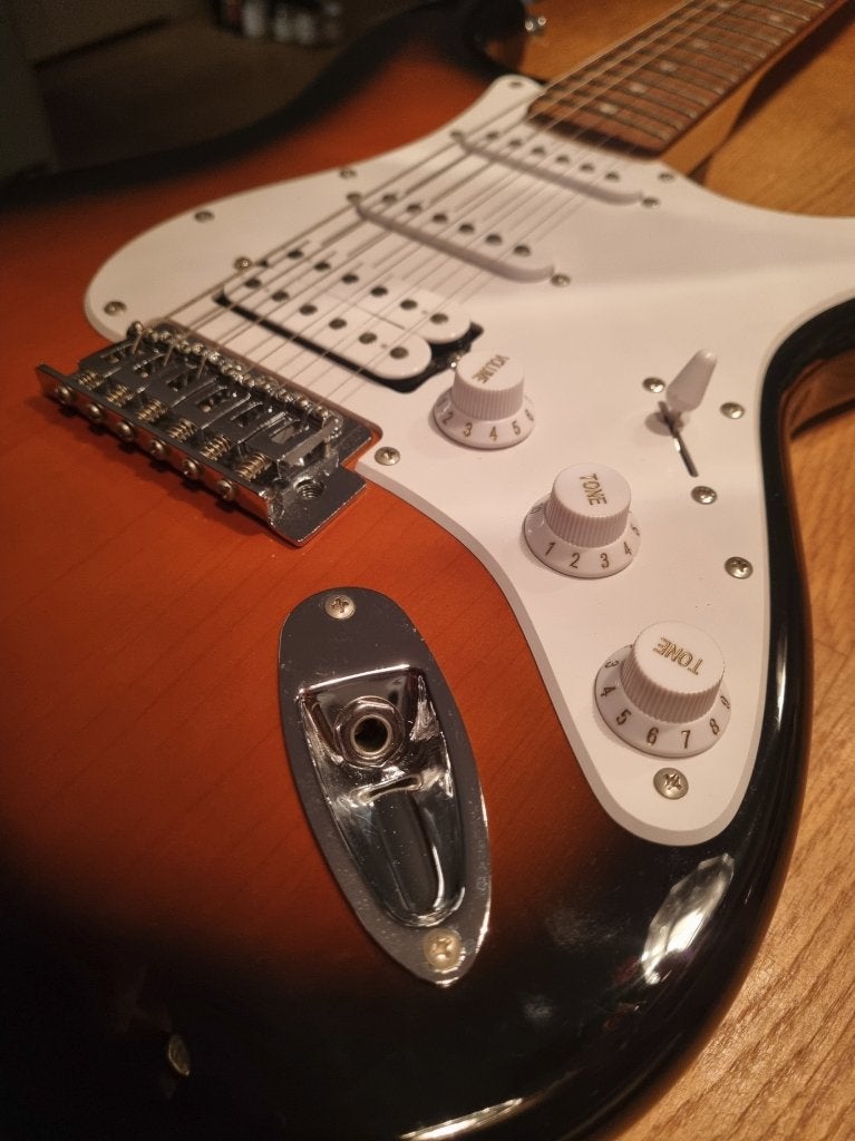 Squier Bullet Stratocaster HSS - Brown Sunburst, Ophalen, Zo goed als nieuw, Solid body, Fender