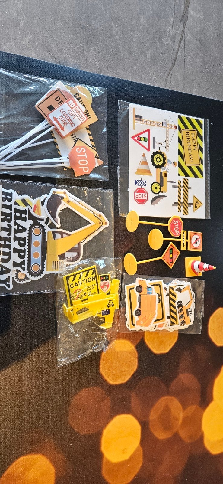 taarttopper bouwplaats + bordjes en servetten, Ophalen of Verzenden, Nieuw, Versiering, Verjaardag