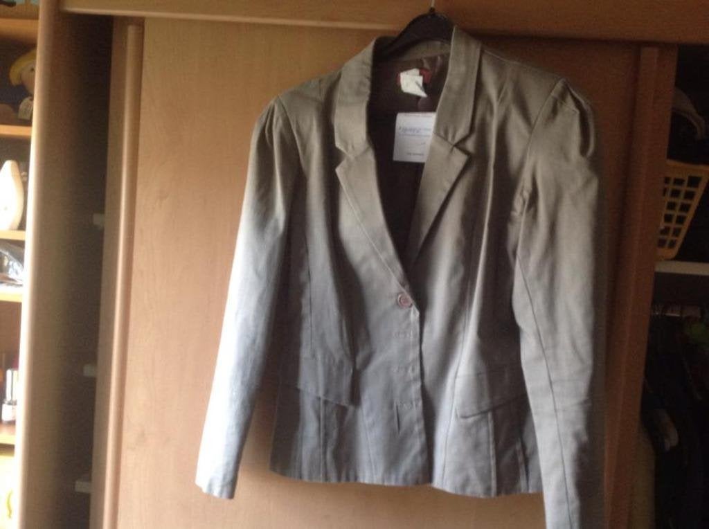 Stijlvolle beige blazer, maat M, zo goed als nieuw, Ophalen of Verzenden, Zo goed als nieuw, Maat 38/40 (M), Beige