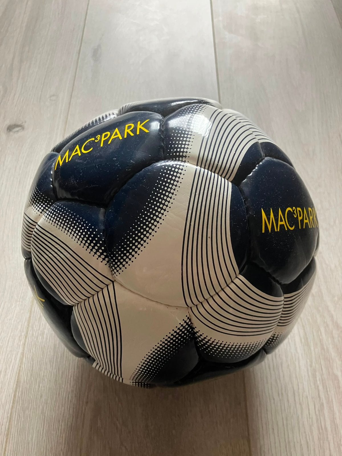 Nieuwe voetbal Mac³Park, alleen oppompen!!, Sport en Fitness, Voetbal, Maat XL, Ophalen of Verzenden, Zo goed als nieuw, Bal