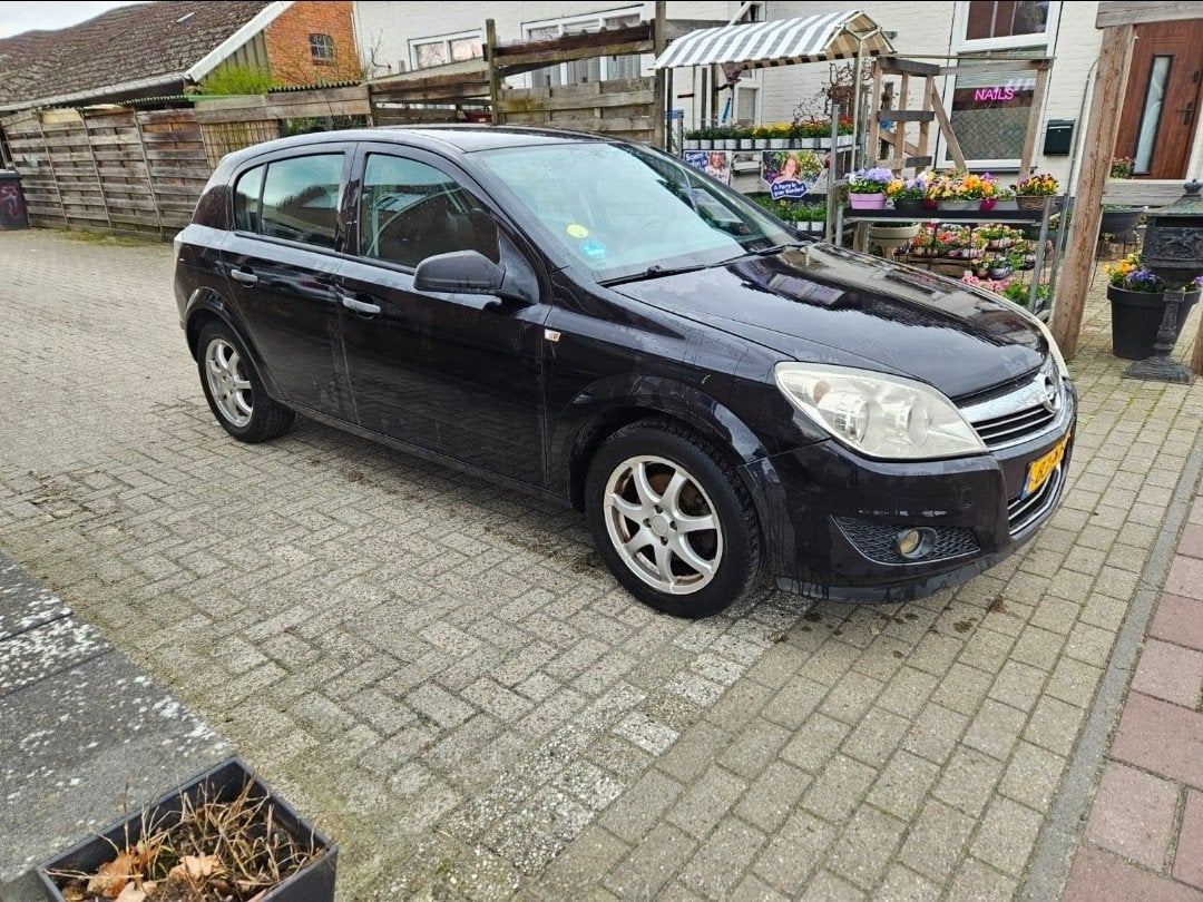 Opel Astra 1.4 16V 5D 2009 Zwart, Auto's, Opel, Bedrijf, Astra, Benzine, B, Hatchback, Handgeschakeld, Geïmporteerd, Zwart, Voorwielaandrijving