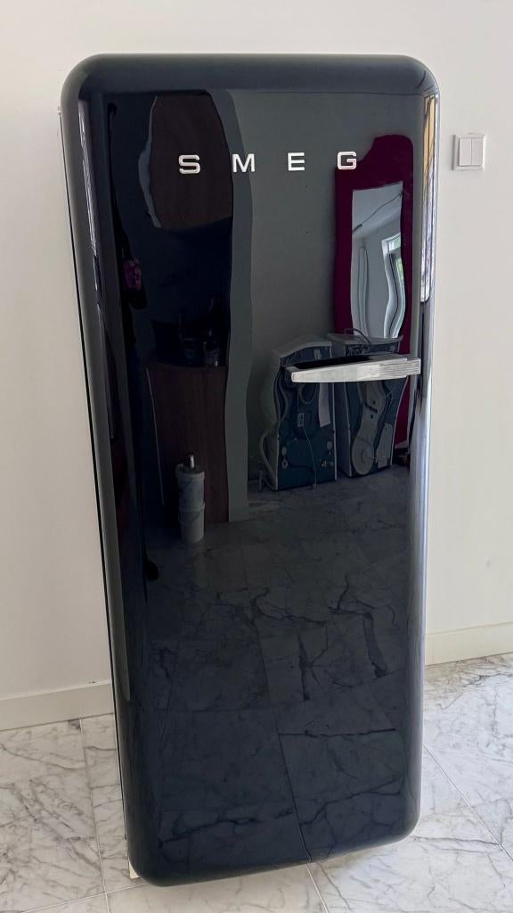 SMEG retro vriezer CVB20LNE- zwart, Witgoed en Apparatuur, Vriezers en Diepvrieskisten, Gebruikt, Energieklasse A of zuiniger