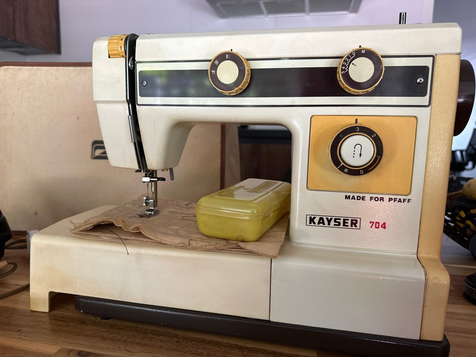 Kayser 704 Naaimachine (Made for Pfaff) met accessoires, Ophalen of Verzenden, Gebruikt, Naaimachine, Pfaff