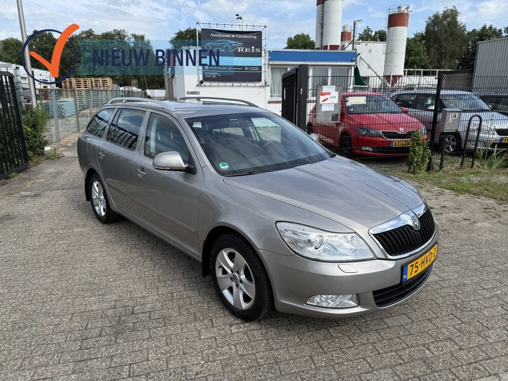 Skoda Octavia Combi 1.4 TSI Elegance Bsn*KETTINGNIEUW*, Stof, Gebruikt, 4 cilinders, Parkeersensor