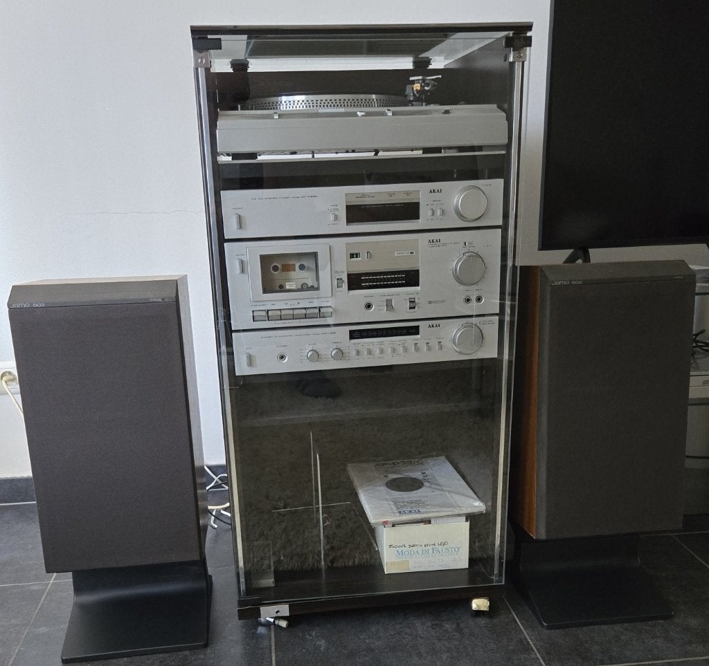 AKAI stereo set met JAMO luidsprekers en bijbehorend meubel, Audio, Tv en Foto, Stereo-sets, Gebruikt, Losse componenten, Akai