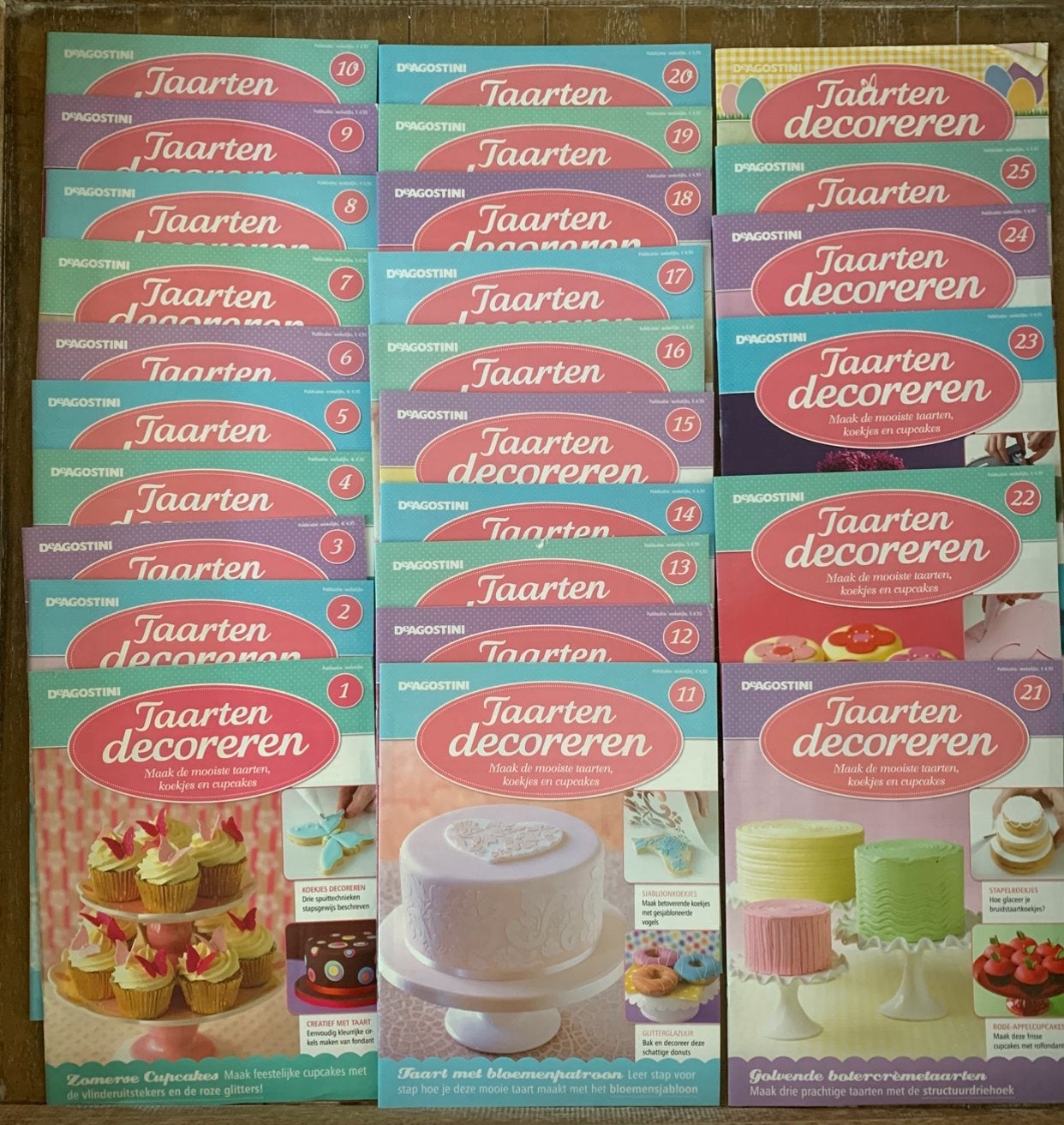 26 tijdschriften van taarten decoreren, Hobby en Vrije tijd, Ophalen of Verzenden, Taarten, Boek of Tijdschrift