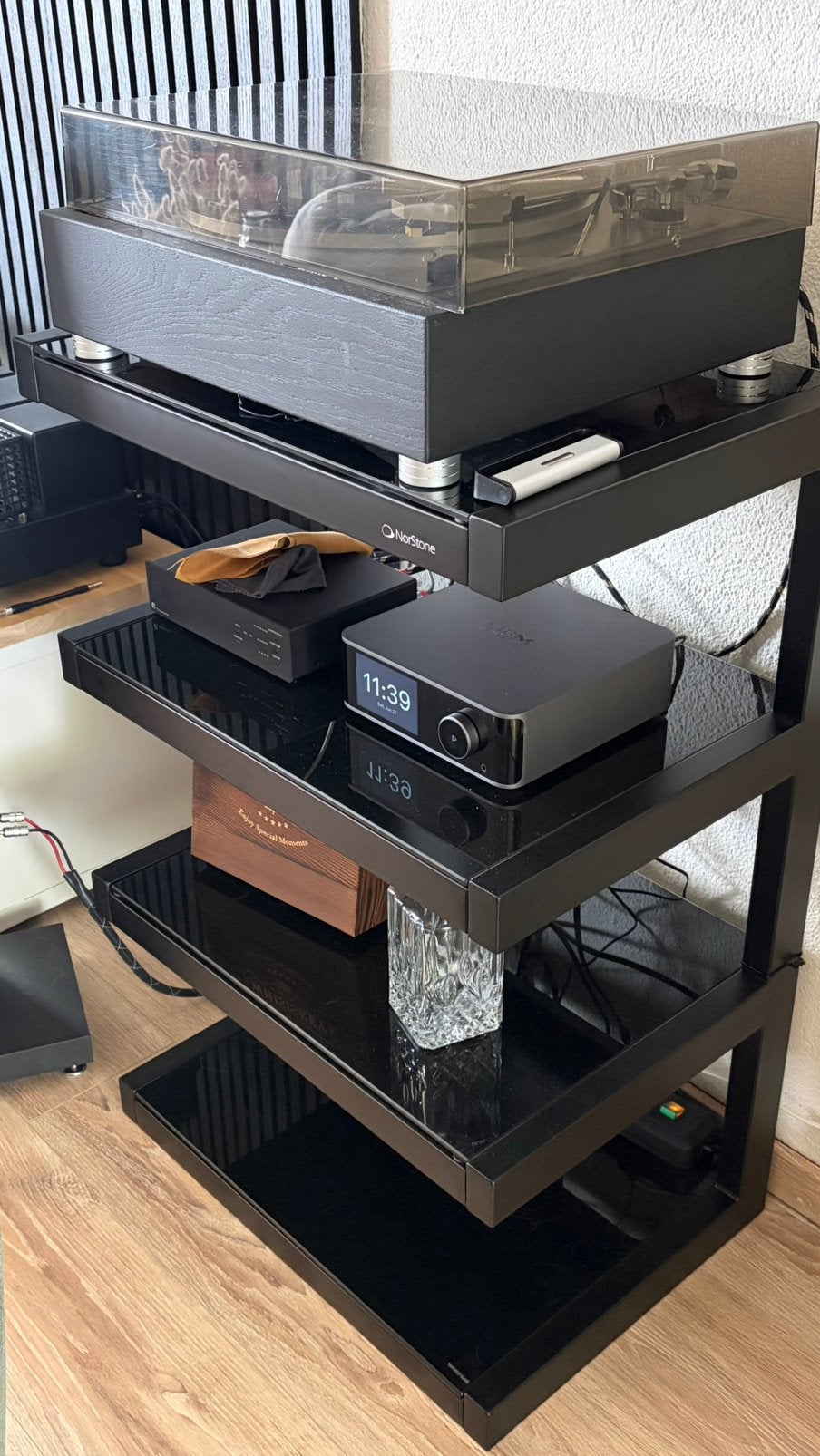 Norstone Esse audiomeubel, Audio, Tv en Foto, Versterkers en Receivers, Zo goed als nieuw, 120 watt of meer, Overige merken, Ophalen