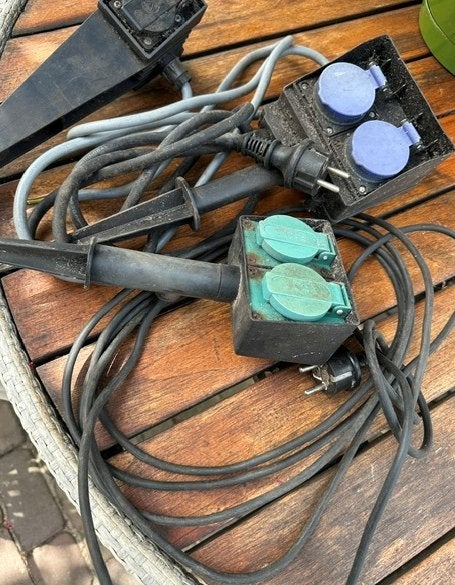 Contactdozen voor buiten plus  wat kabel, Ophalen, Gebruikt