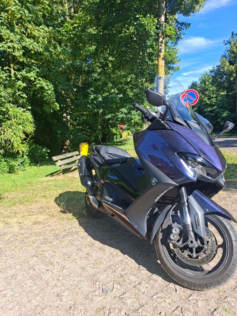 Yamaha T-MAX 560 (2022) - Kameleon & Mat Zwarte Kappenset, Motoren, Occasion, 560 cc, Particulier, Minimaal motorrijbewijs A2