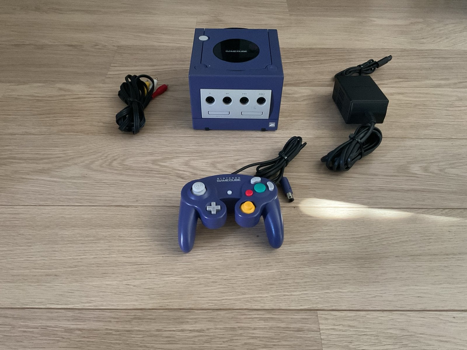 Nintendo GameCube set - Paars, Spelcomputers en Games, Spelcomputers | Nintendo GameCube, Verzenden, Gebruikt, Paars, Met 1 controller