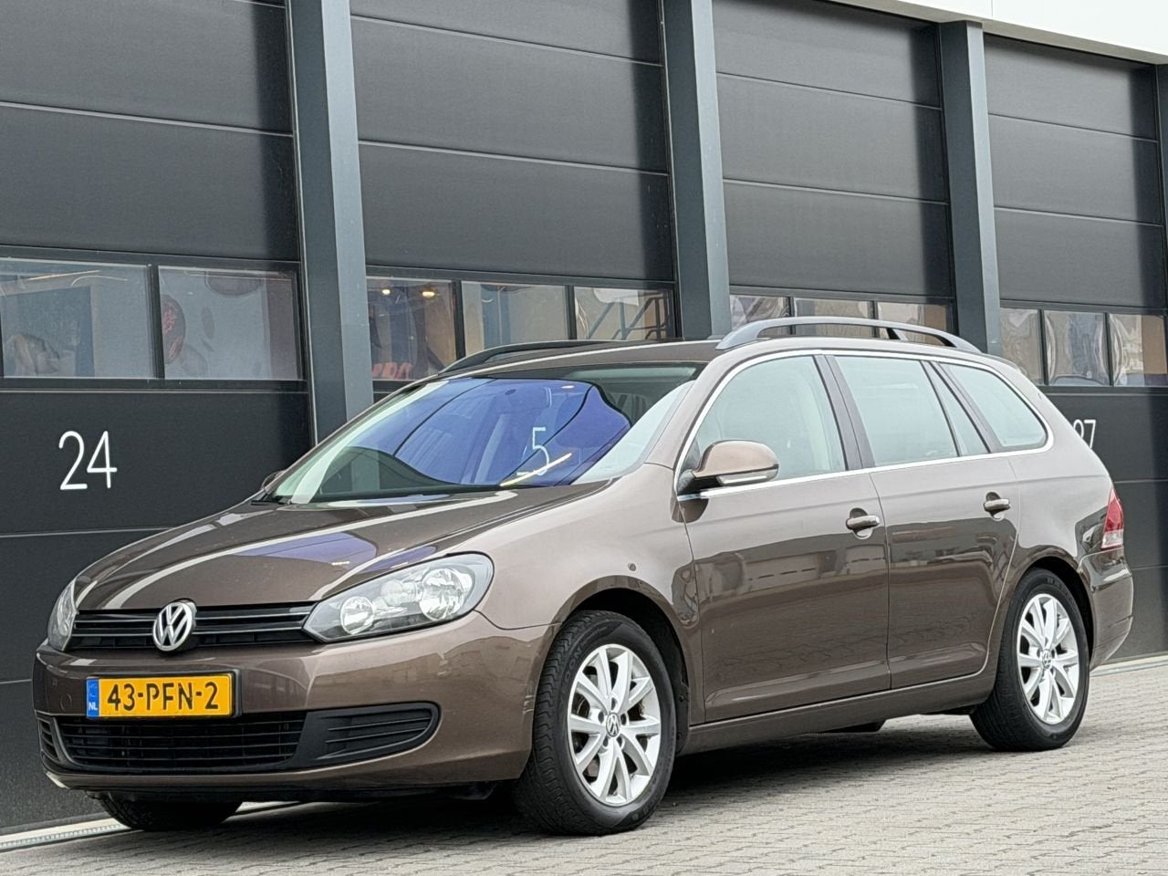 Volkswagen Golf 1.6 TDI BlueMotion (bj 2011), 1352 kg, Bruin, 125 €/maand, Golf Variant