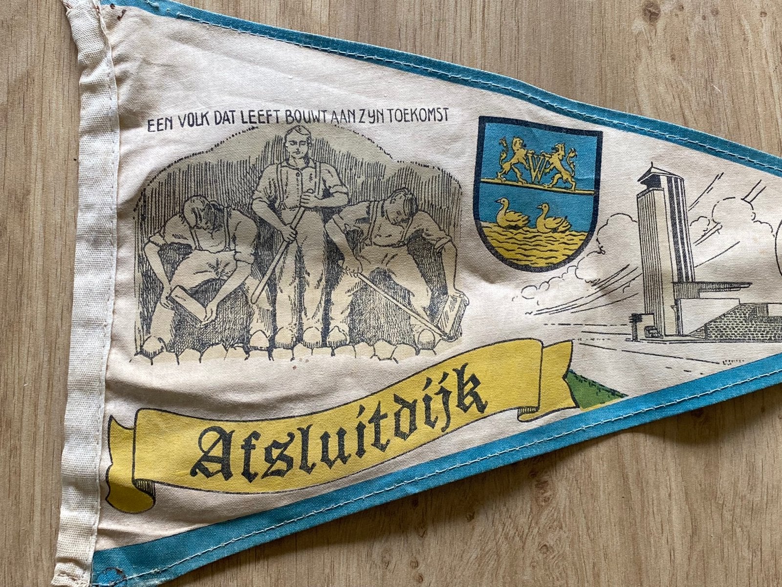 Vlag Afsluitdijk Monument Zuiderzeewerken, Ophalen of Verzenden, Zo goed als nieuw