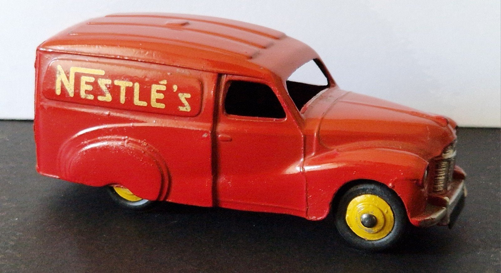 Dinky Toys (GB, 471) Austin Van Nestlé's VNM, Verzenden, Zo goed als nieuw, Auto, Dinky Toys