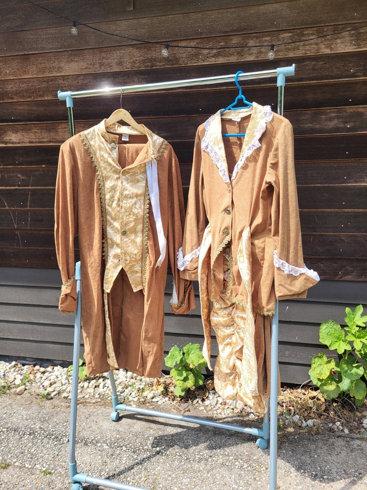 Mooie gouden lakeien pakken 4 stuks met broek, rok en jurk, Ophalen, Zo goed als nieuw, Carnaval, Kleding
