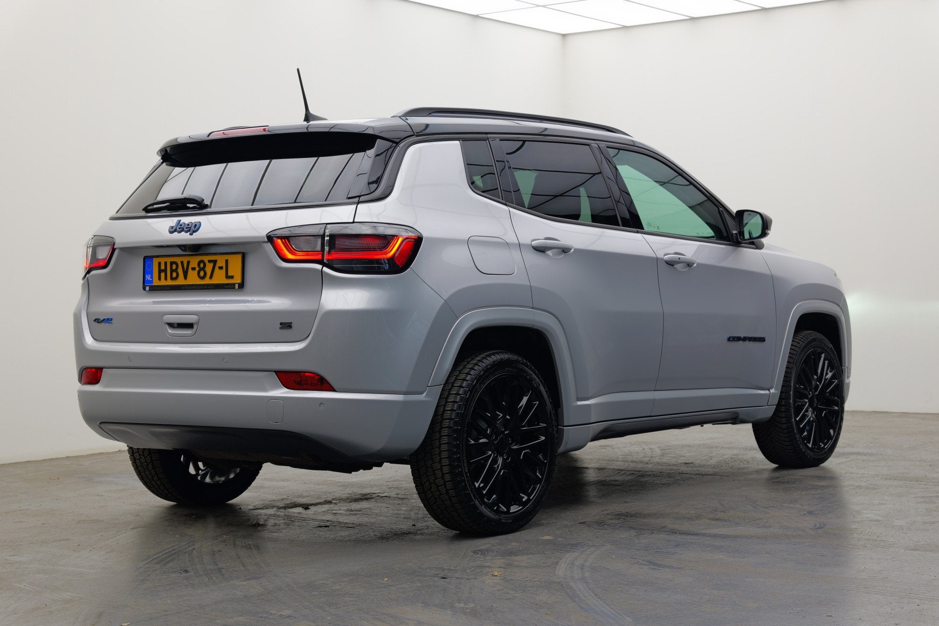 Jeep Compass 4xe 240 Plug-in Hybrid Electric S | Winter pakk, Auto's, Automaat, 4 cilinders, Met garantie (alle), Bedrijf