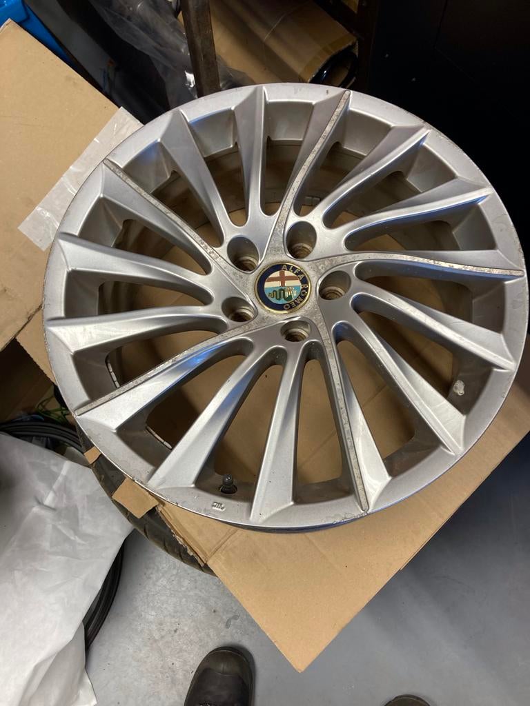 Alfa Romeo Giulietta Turbina velgen 18 inch met banden, Ophalen