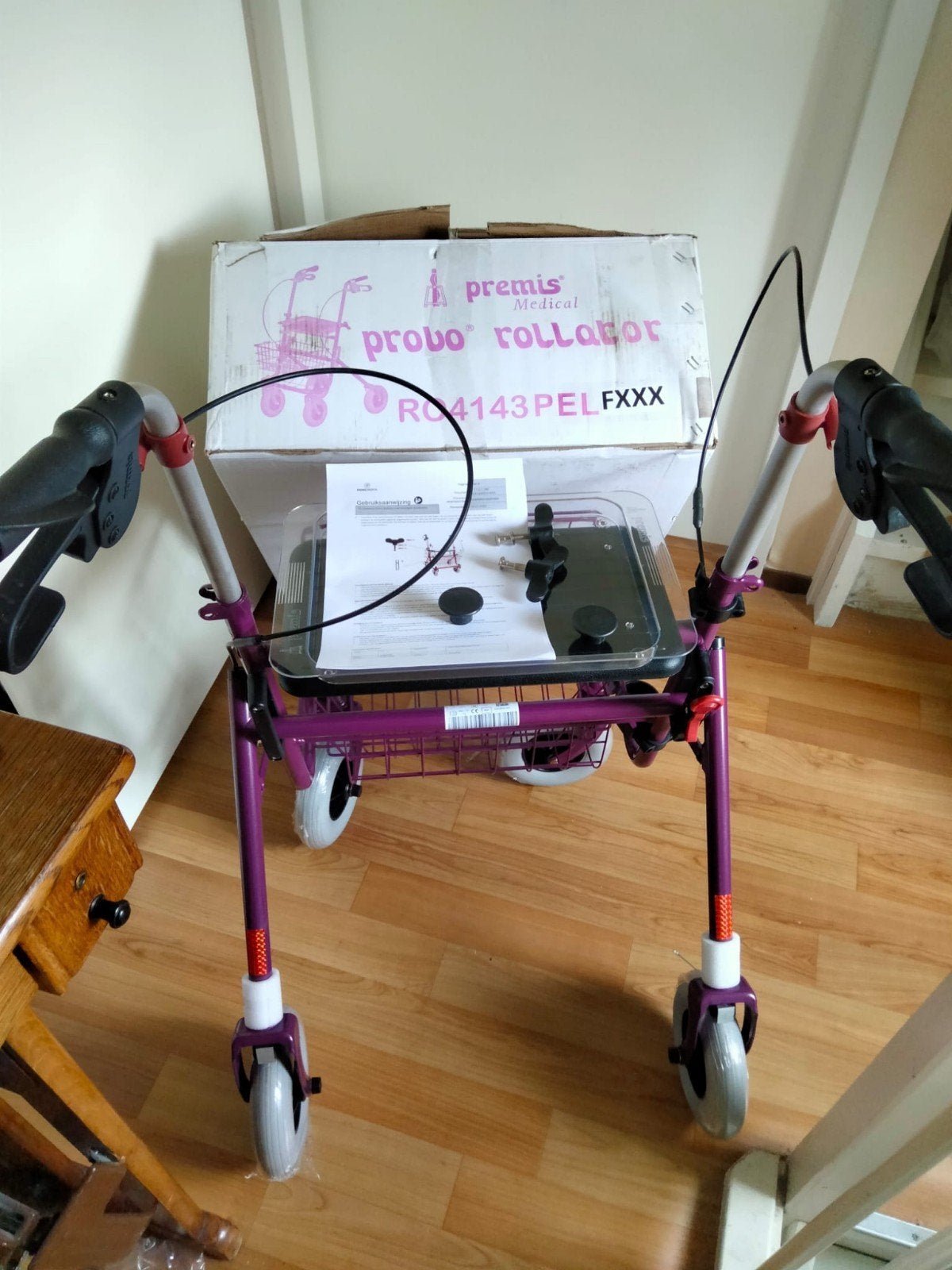 TE KOOP NIEUWE PAARSE ROLLATOR, Ophalen, Nieuw
