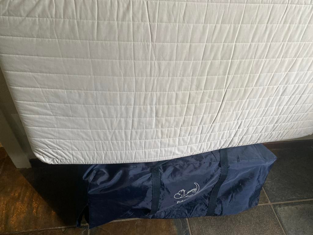 Opvouwbaar kinderbedje met schoon matras en beddengoed, Ophalen, Gebruikt, Reisbedje