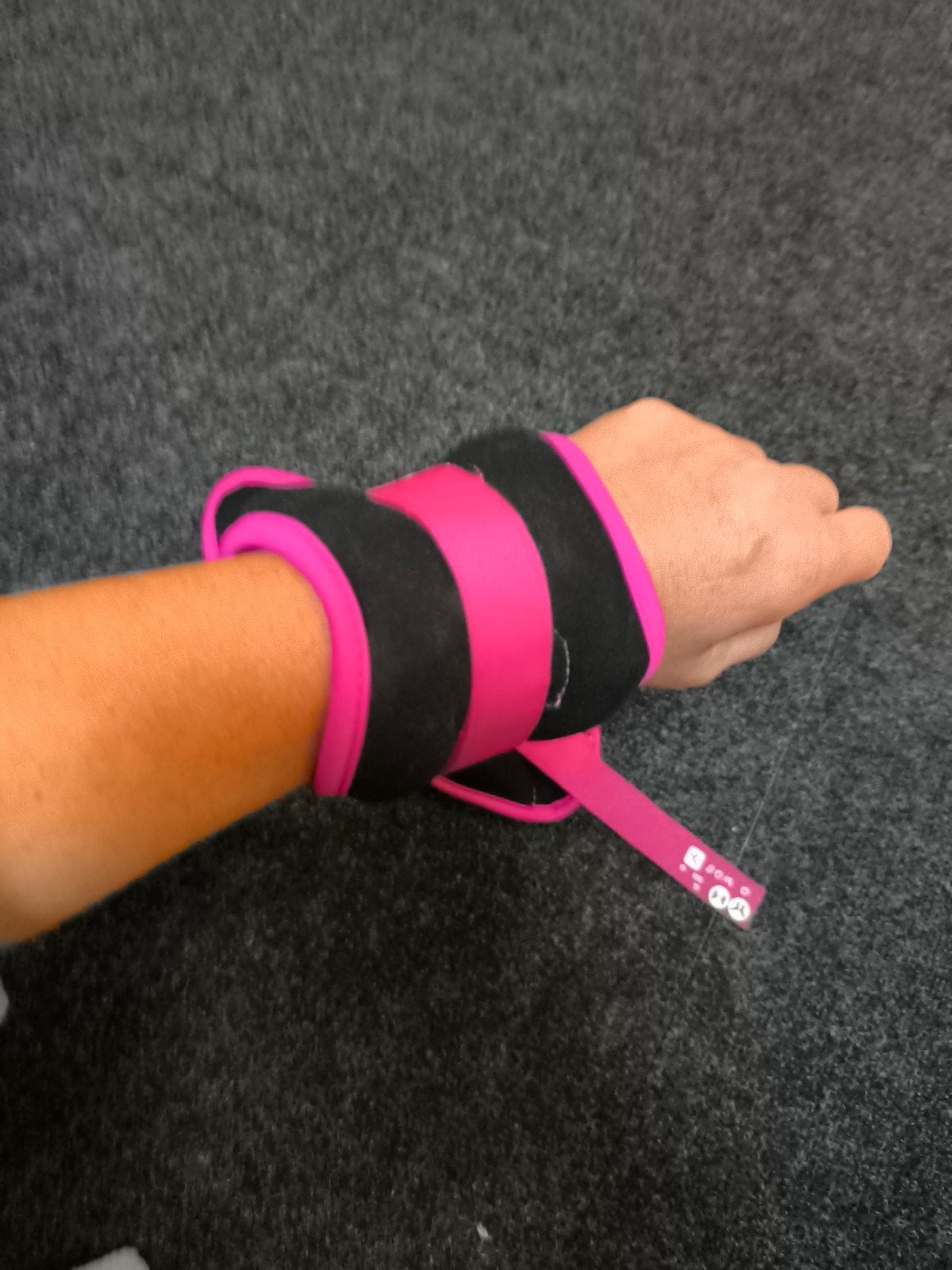 Domyos enkel- en polsgewichten 0,5 kg roze, Sport en Fitness, Fitnessmaterialen, Gebruikt, Weerstandband, Armen, Benen, Ophalen