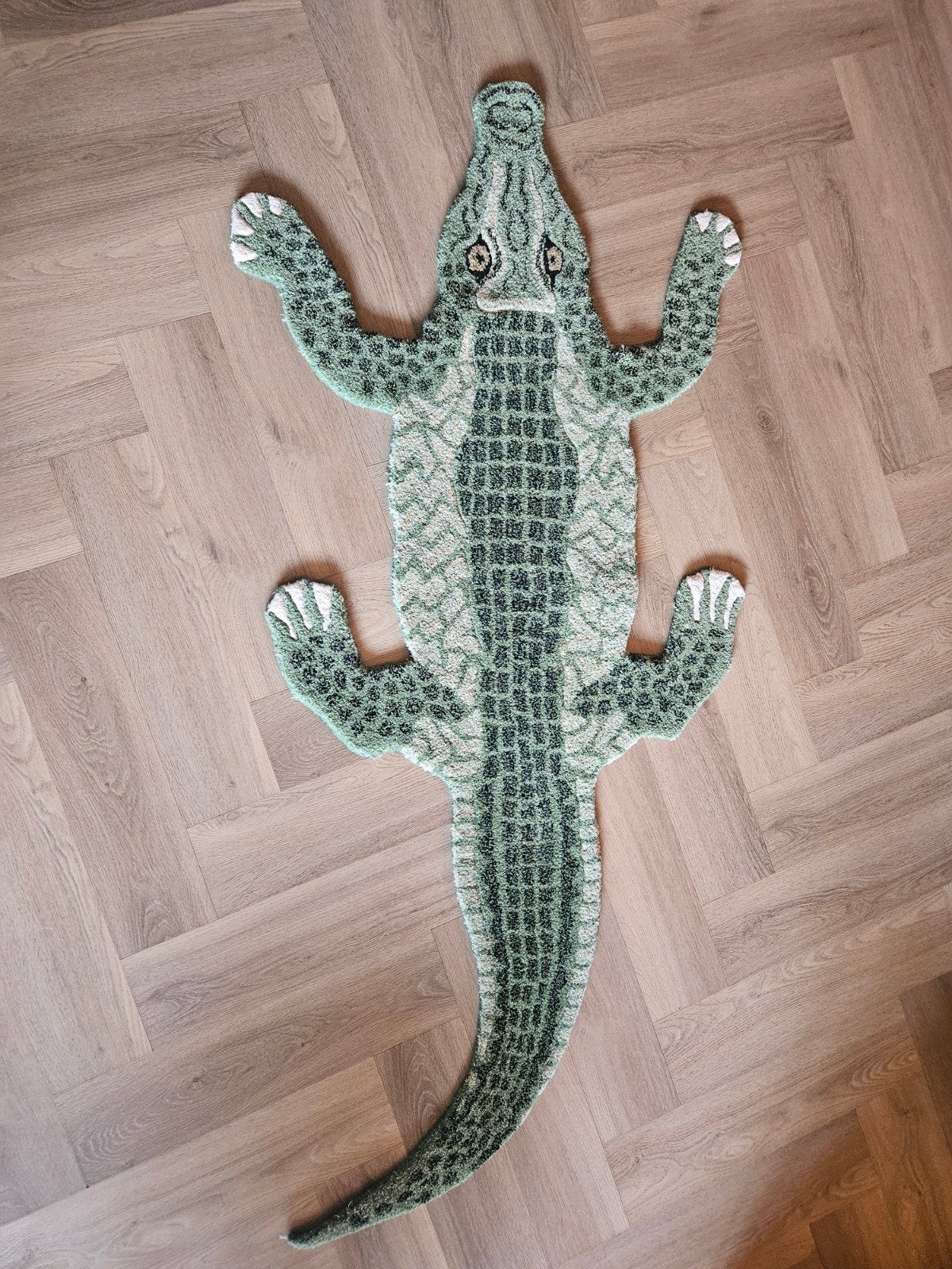 Doing Goods, Tapis Amis Collection, krokodil vloerk, Groen, 100 tot 150 cm, Speels, Dierlijk, Modern, Overige vormen