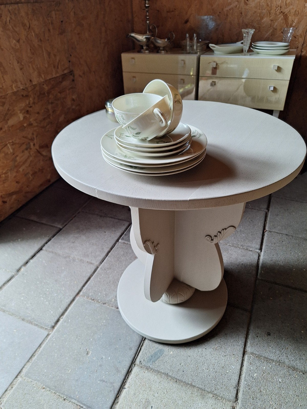 Ronde bijzettafel met bijzondere voet., Minder dan 55 cm, Rond, Zo goed als nieuw, Ophalen