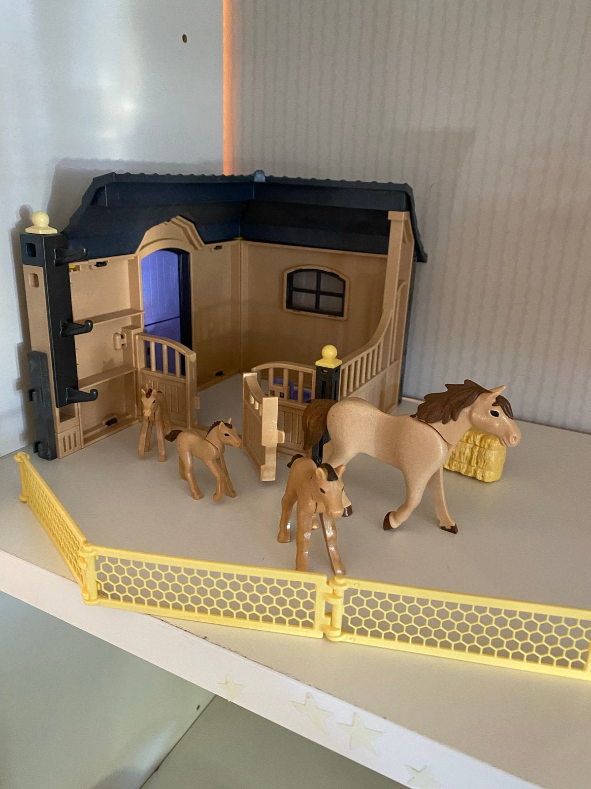 Playmobil Paardenstal met Paarden en Veulens, Ophalen of Verzenden, Zo goed als nieuw, Jongen of Meisje