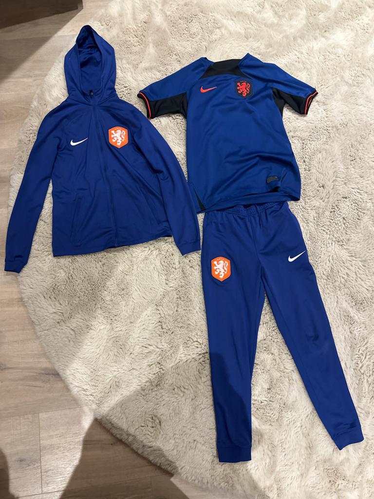 Nederlands Elftal Trainingspak met Vest - Zo goed als nieuw, Ophalen of Verzenden, Zo goed als nieuw, Voetbal, Maat 48/50 (M)