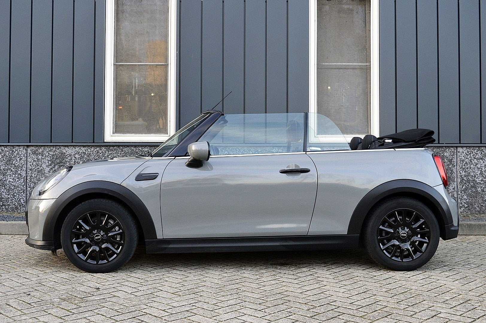 MINI Cabrio 1.5 One Essential Rijklaarprijs-Garantie Apple c, Voorwielaandrijving, Stof, Gebruikt, Euro 6