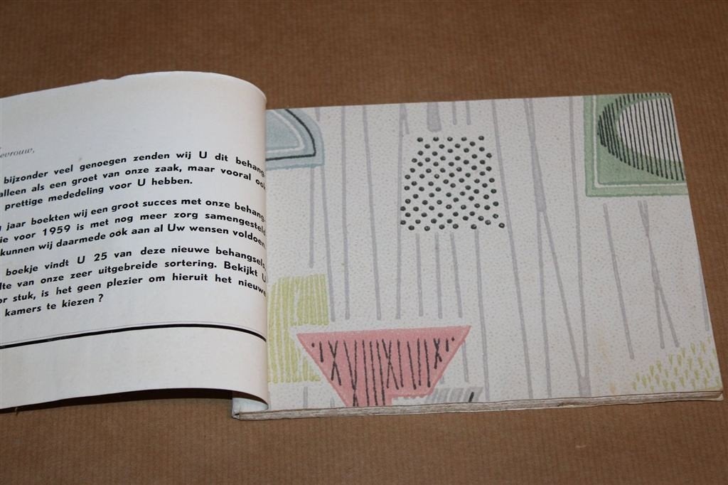 FEKA 1959 — Vintage Behangstalenboek met 25 Dessins, Ophalen of Verzenden, Gelezen, Tractor en Landbouw