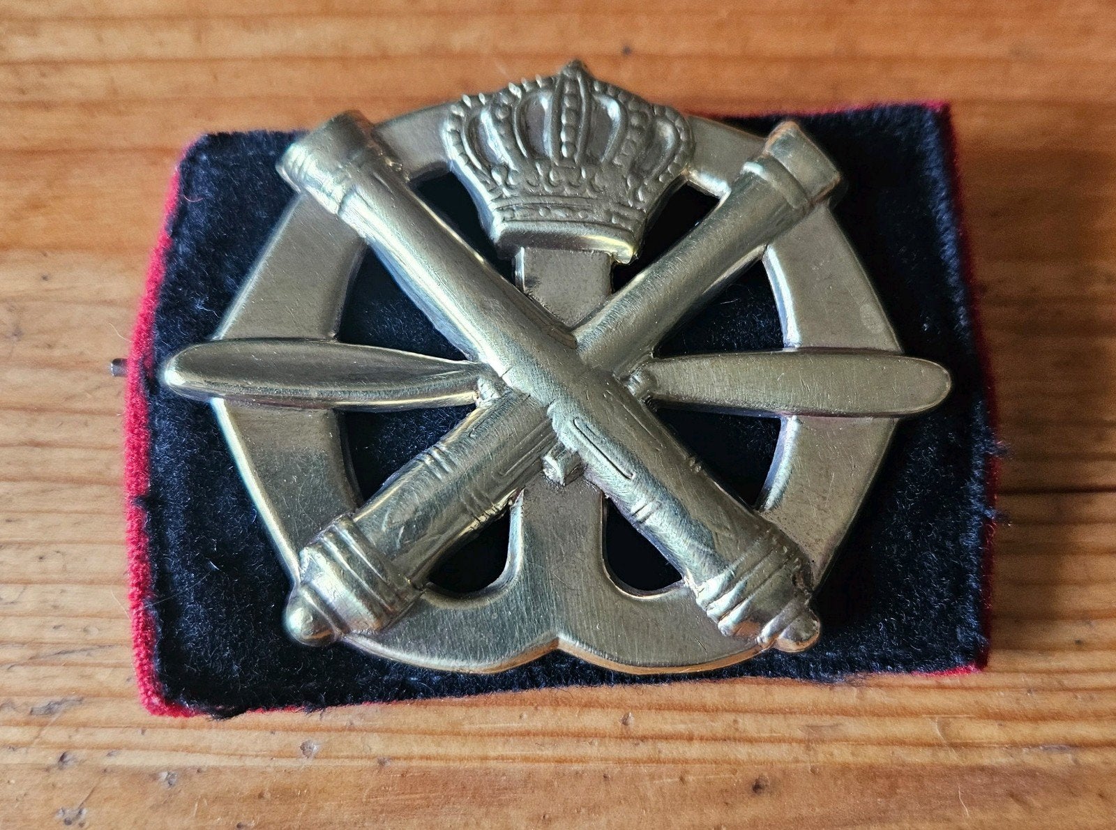 Baretembleem LUA Hoornse Slag, Verzamelen, Ophalen of Verzenden, Landmacht, Nederland, Embleem of Badge