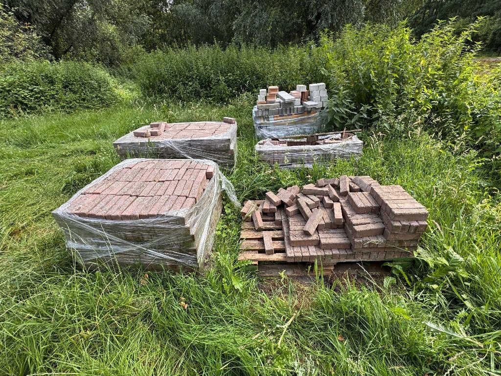 Gratis af te halen 3 pallets klinkers en 1 pallet muurstenen, Ophalen, Klinkers, Zo goed als nieuw, 10 m² of meer