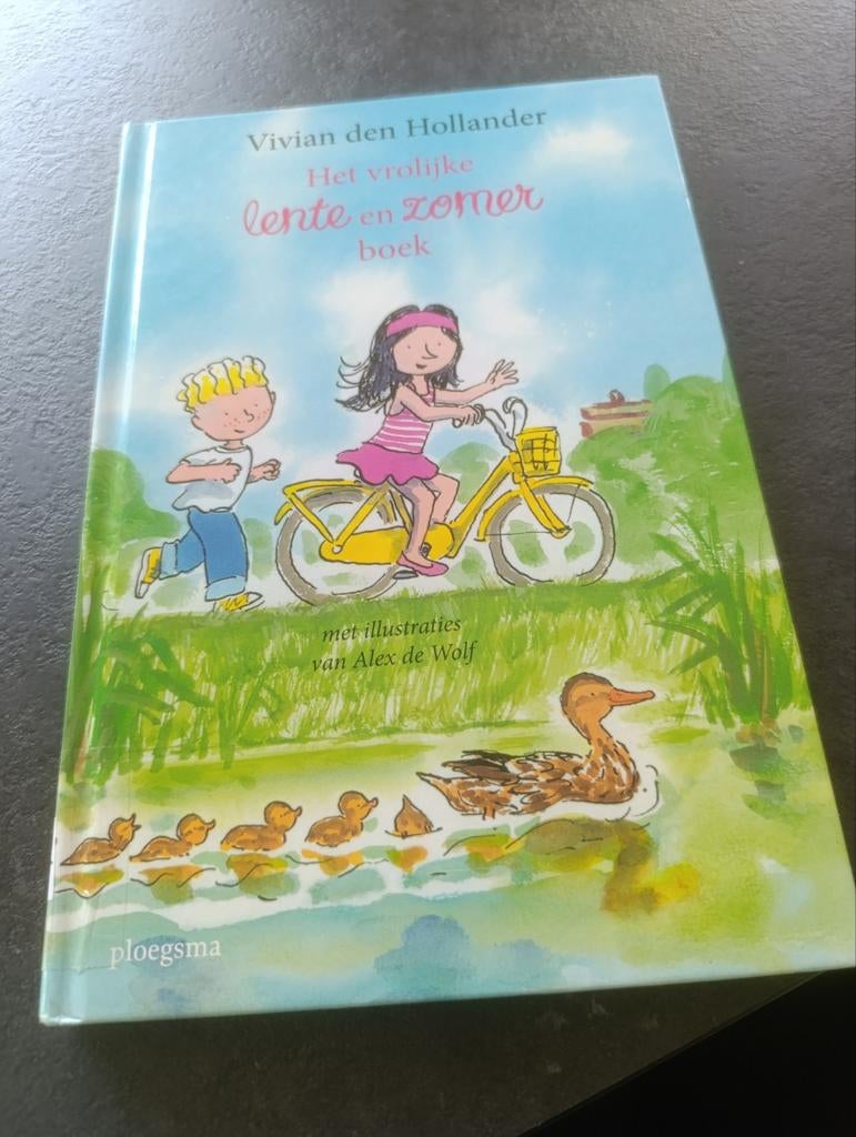 Het vrolijke lente en zomer boek, Boeken, Ophalen of Verzenden, Zo goed als nieuw, Fictie algemeen