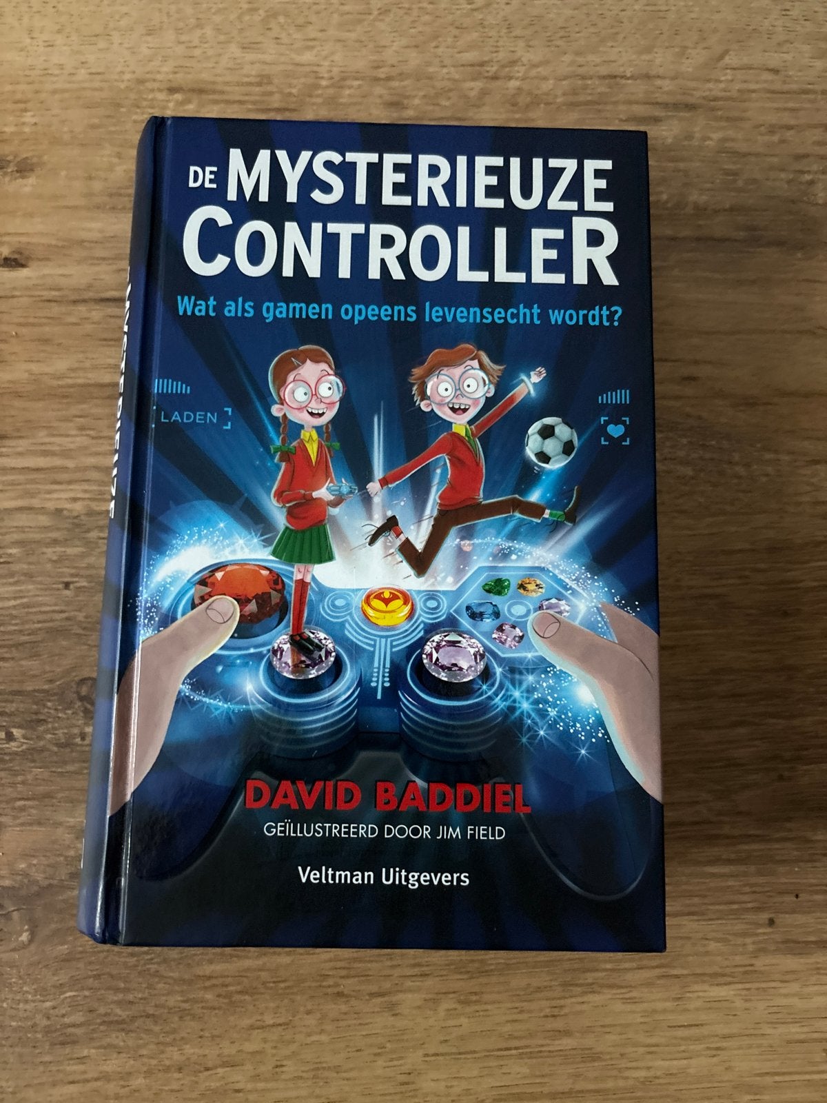 De Mysterieuze Controller - David Baddiel, Boeken, Ophalen of Verzenden, Zo goed als nieuw, Fictie algemeen