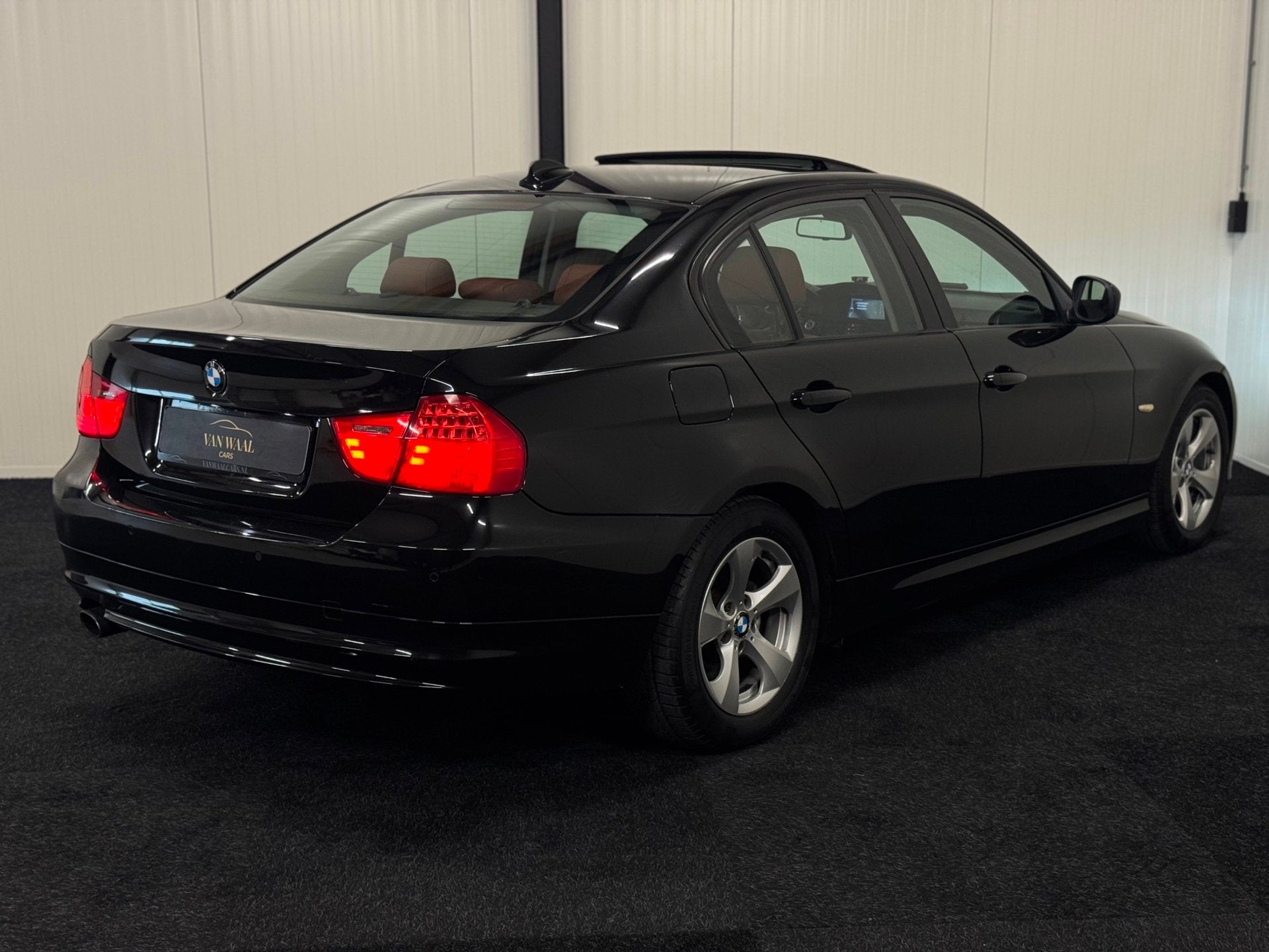 BMW 3-serie 2.0 318d 143PK AUTOMAAT|CARPLAY|FULLOPTION|XENON, Auto's, Automaat, Achterwielaandrijving, Zwart, Leder