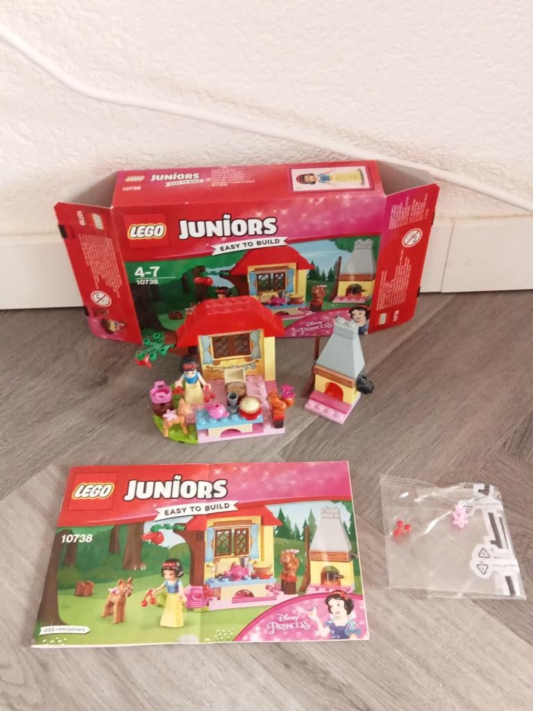 Lego Disney Princess Juniors 10738 Snow White's Forest Cotta, Ophalen of Verzenden, Zo goed als nieuw, Complete set, Lego
