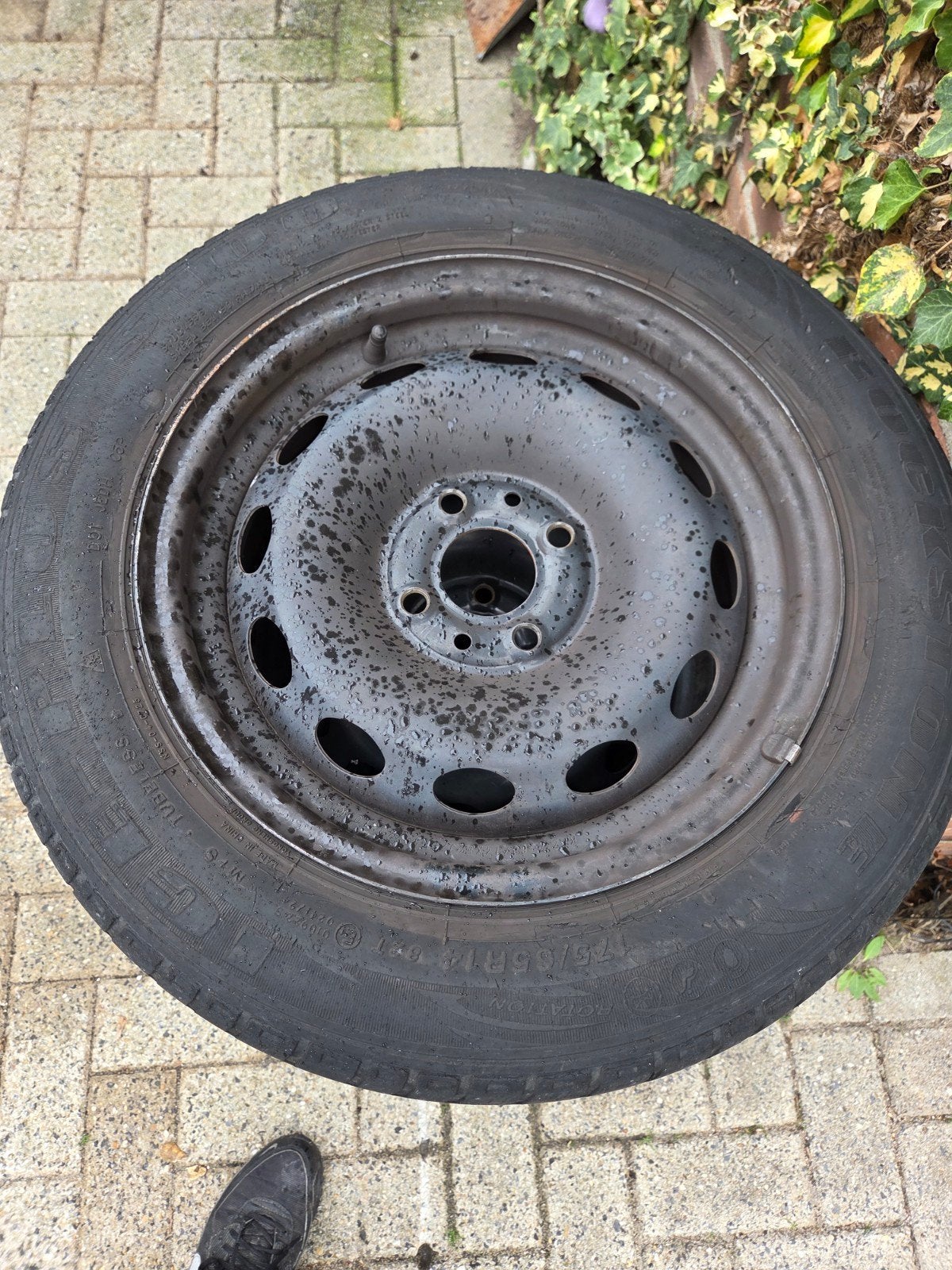 fiat 500 en ford ka set van 4 gebruikte winterbanden met sta, Ophalen, Gebruikt