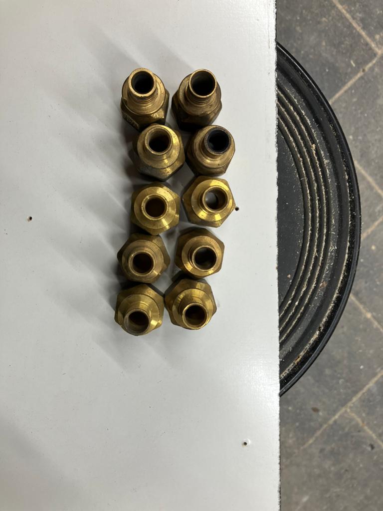 Rehau schroefbussen, Overige materialen, Overige typen, Ophalen of Verzenden, Minder dan 2 meter
