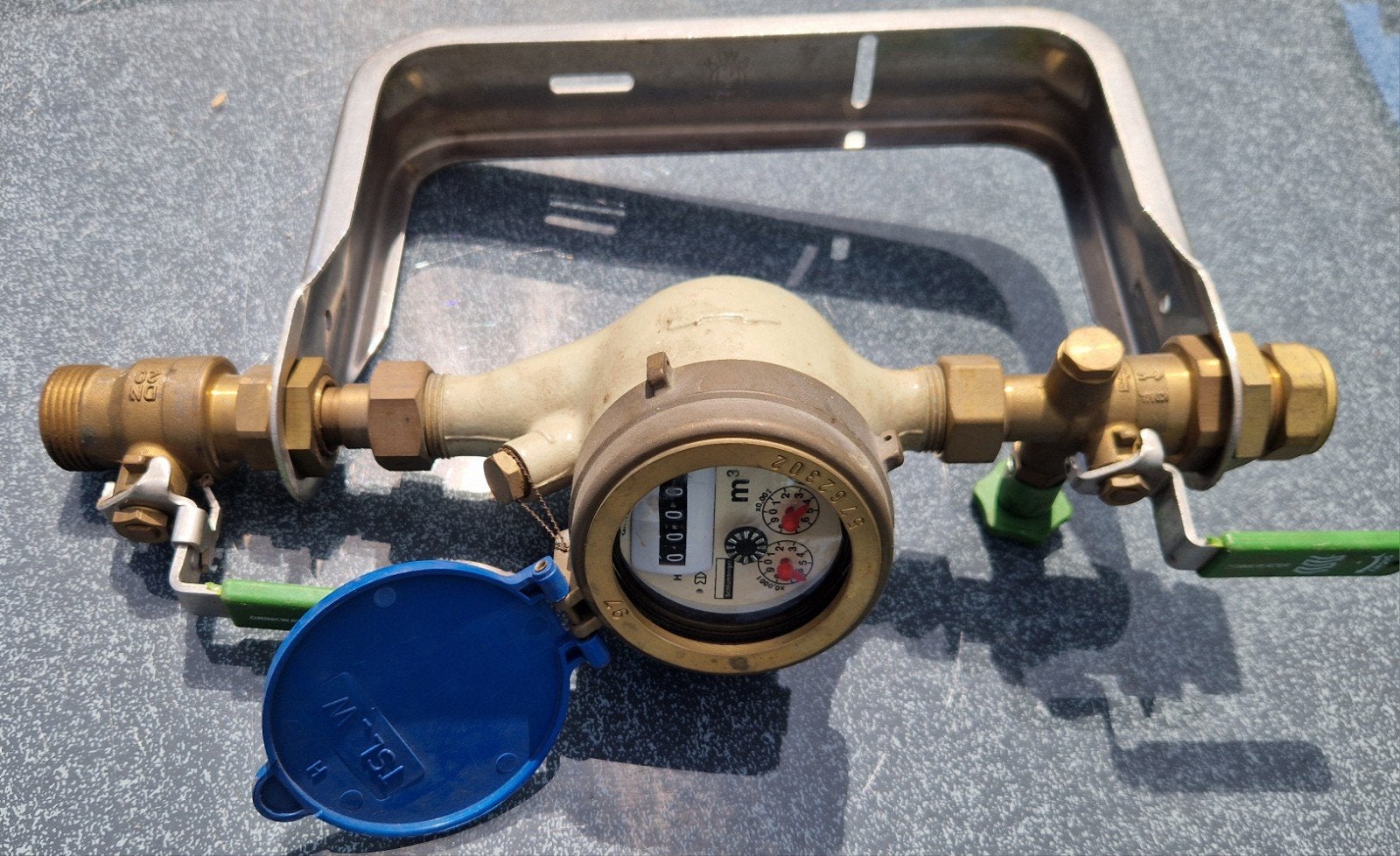 Watermeter met afsluiters en beugel - Nieuwstaat, Ophalen of Verzenden