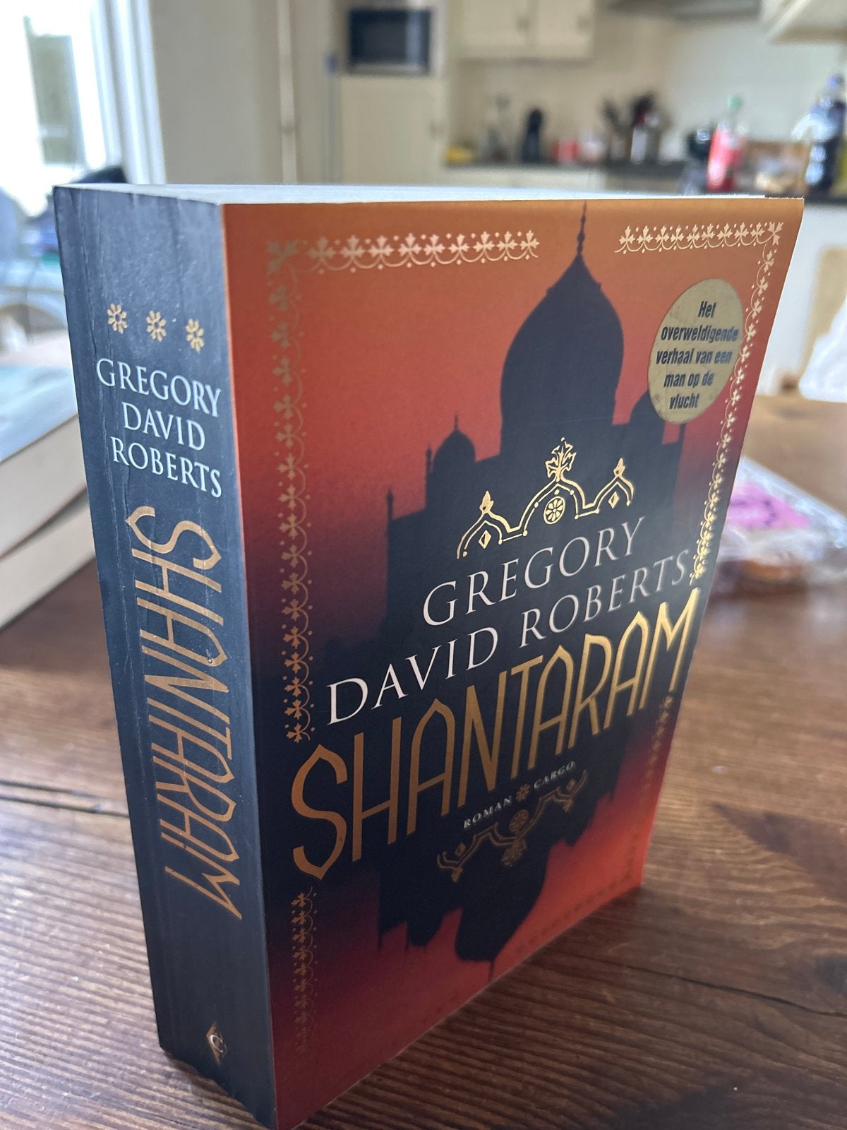 Shantaram - Gregory David Roberts (Roman Cargo), Boeken, Ophalen of Verzenden, Zo goed als nieuw, Nederland