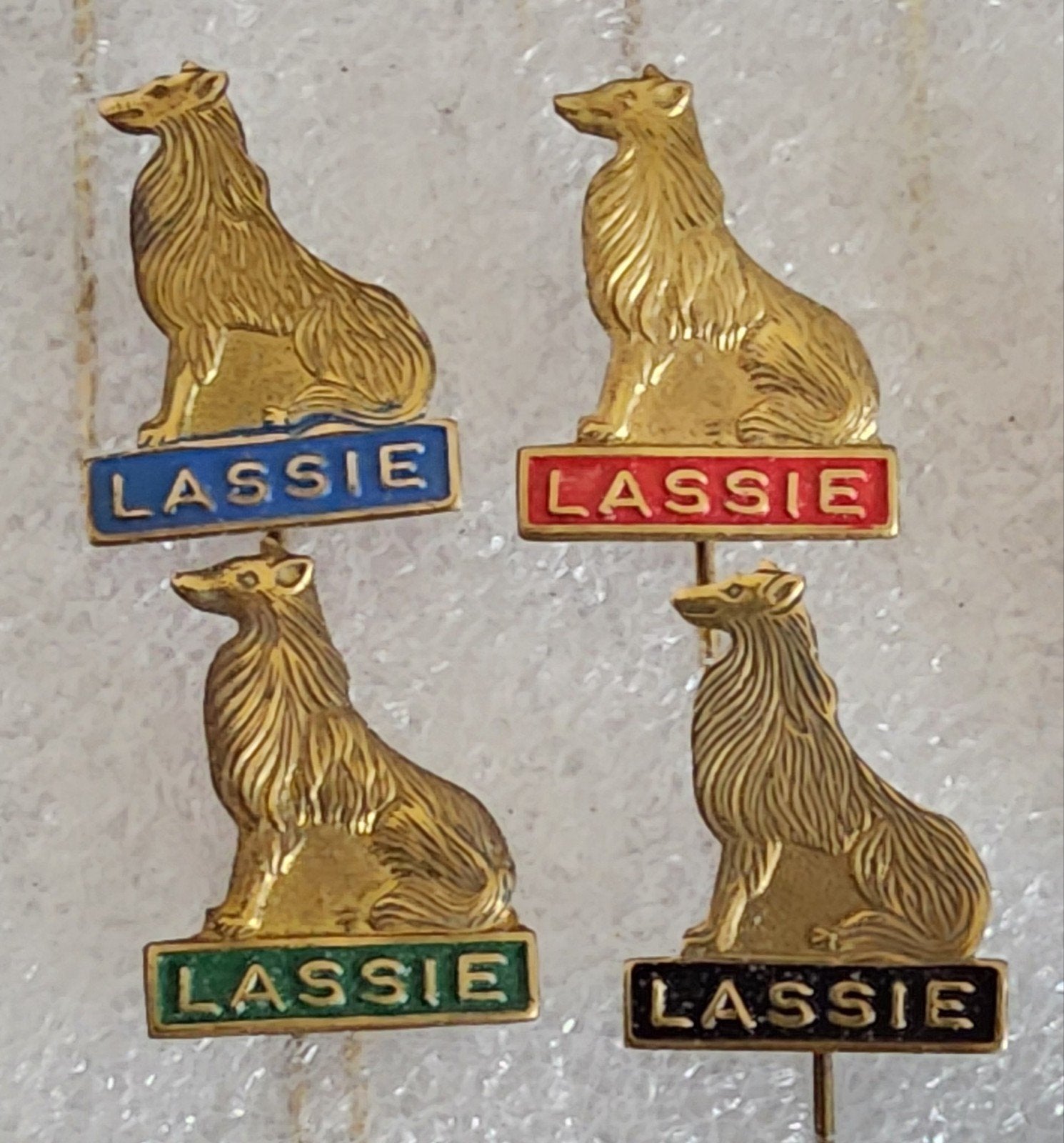 4 Vintage Lassie Speldjes - Collie Hond, Ophalen of Verzenden, Gebruikt, Dier of Natuur, Speldje of Pin