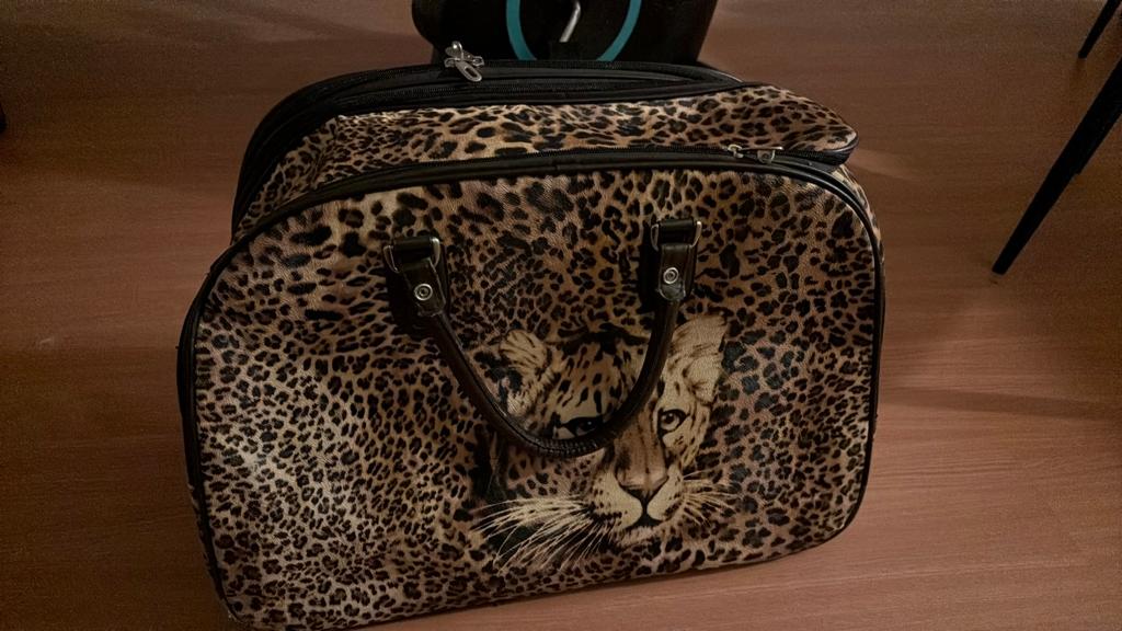 Te koop tas panterprint op wieltjes, Ophalen of Verzenden, Hard kunststof, 70 cm of meer, Wieltjes